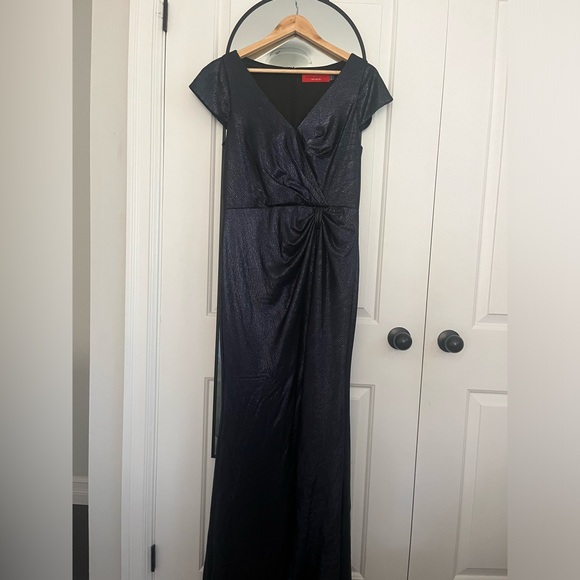 Carmen Marc Valvo Infusion gown - Picture 7 of 7